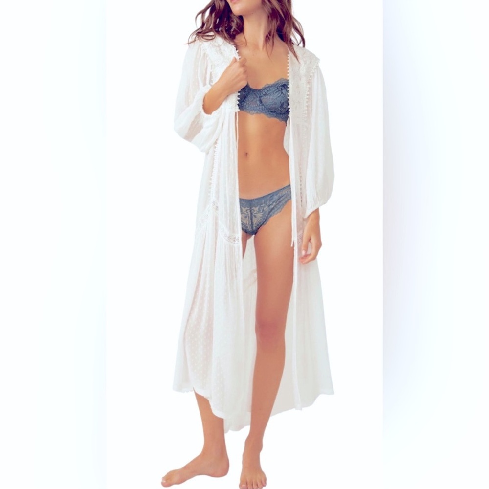 ✨SOLD✨NWT Free People Lace Clip Dot Spring Fling Robe Boho Swim Beach Coverup